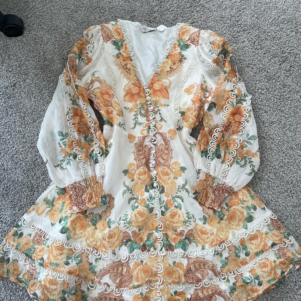 Vintage Aura Elegant Floral Dress with Button Accents